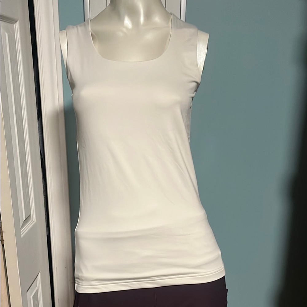 NWT -Yaya Sleeveless Top- sz s